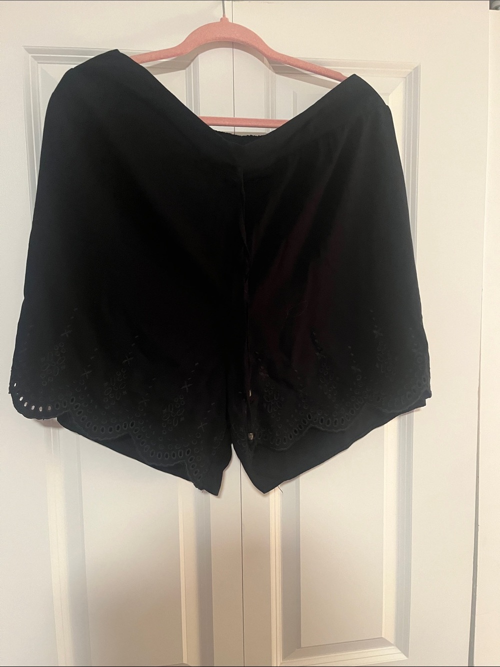 Black Scalloped Eyelet Hem Shorts